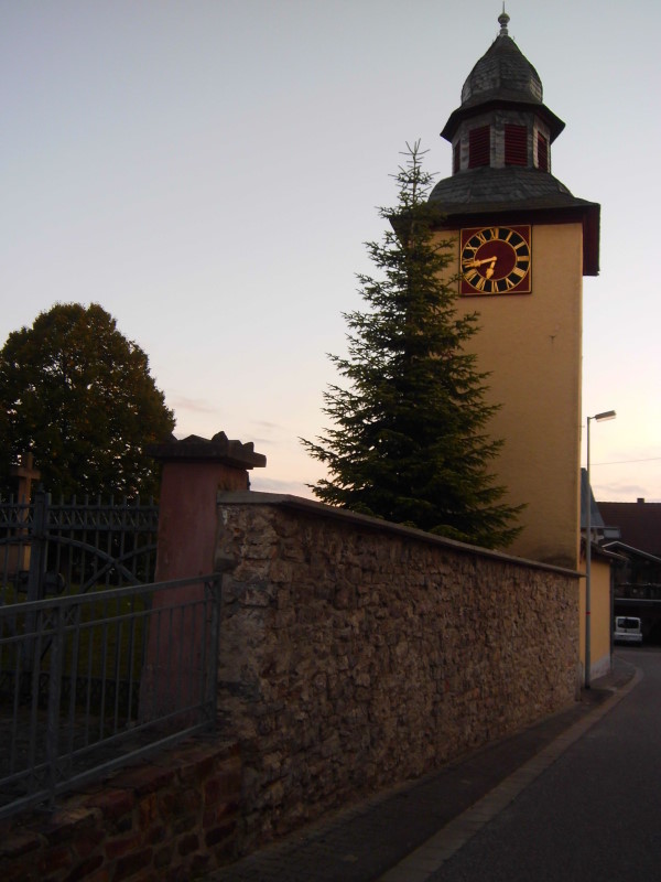 Glockenturm in Warmsroth